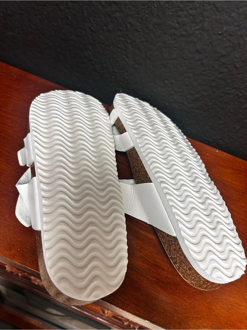 Women's Sz 39 or Sz 8 -8.5 Leather Strappy Sandals White Flats Casual